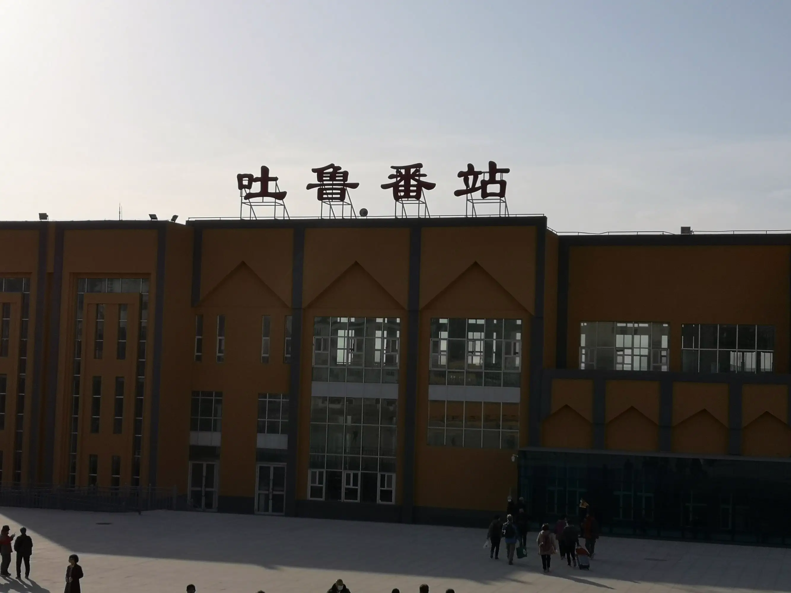 嘉興到吐魯番物流專線-嘉興至吐魯番貨運(yùn)公司